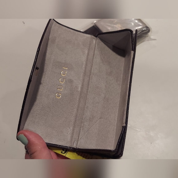 Gucci😊case reading glasses new sale is for ONE - Picture 8 of 9